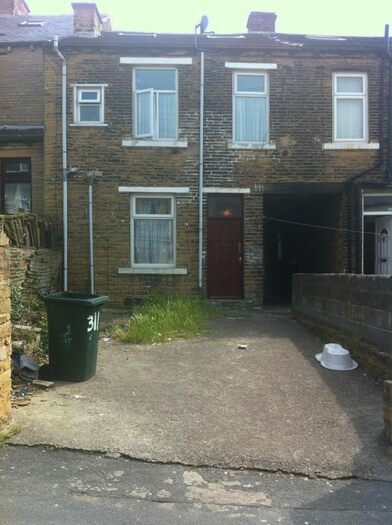 3 Bedroom Terraced House To Rent In Kensington Street, Bradford, BD8