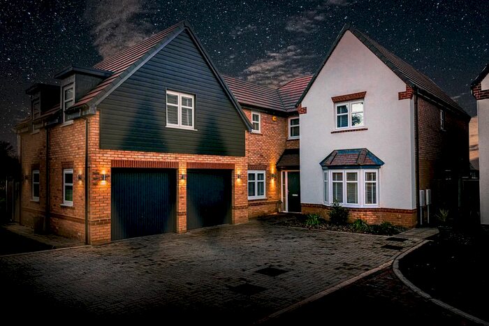 5 Bedroom Detached House For Sale In Augusta Drive, Hockley, SS5