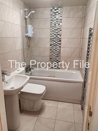 2 Bedroom Flat To Rent In Russell Road, Whalley Range, M16