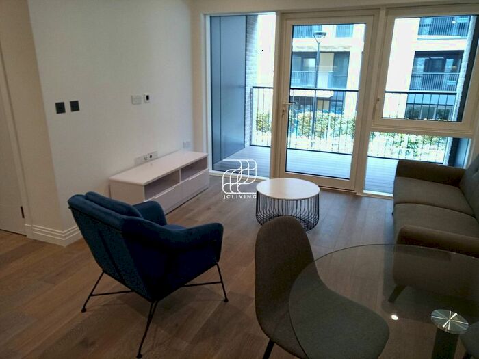 2 Bedroom Flat To Rent In Park Street, London, SW6