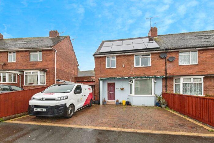 3 Bedroom End Of Terrace House For Sale In Burnthouse Lane, Exeter, EX2