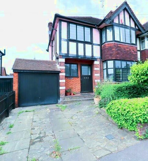 3 Bedroom Semi-Detached House To Rent In Stockingstone Road, Luton, Bedfordshire, LU2