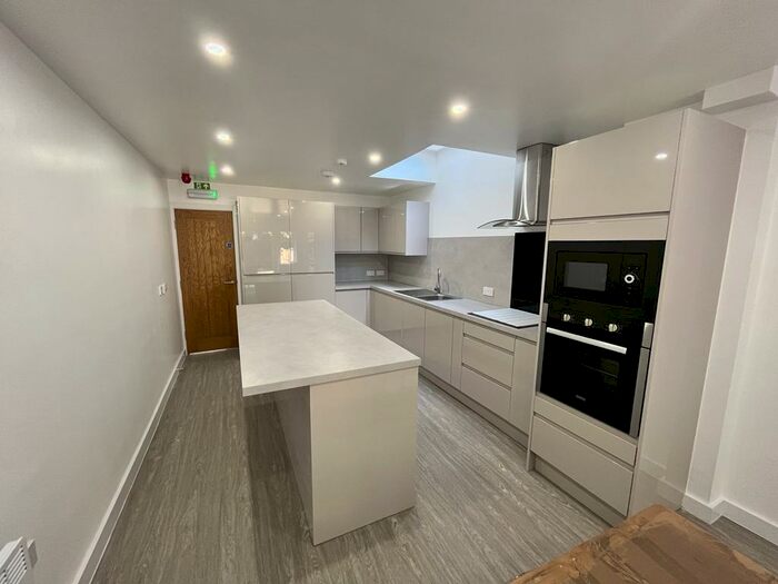 5 Bedroom Semi-Detached House To Rent In Dawlish Road, Selly Oak, Birmingham, B29