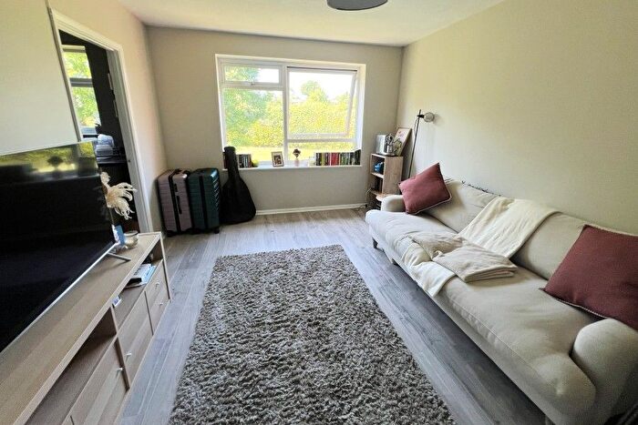 1 Bedroom Flat To Rent In Kingfisher Drive, Guildford, GU4