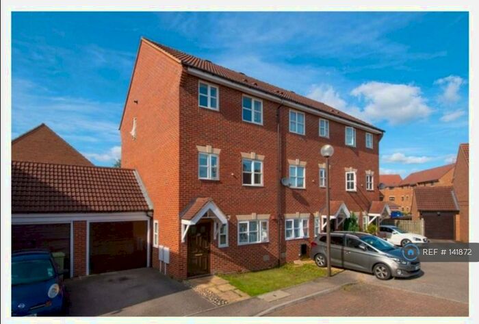 4 Bedroom Semi-Detached House To Rent In Brantwood Close, Milton Keynes, MK4