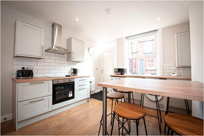 6 Bedroom House To Rent In Thornville Crescent, Leeds, LS6