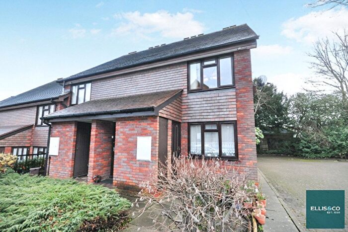 1 Bedroom Flat To Rent In Copwood Close, North Finchley, N12