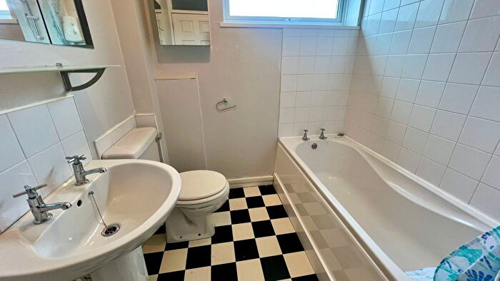 2 Bedroom End Of Terrace House To Rent In Forester Close, Swindon, SN3