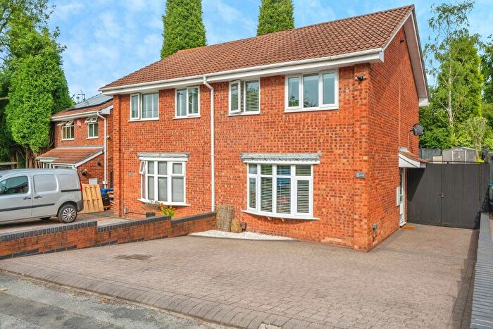 3 Bedroom Semi-Detached House For Sale In Kingfisher, Wilnecote, Tamworth, B77