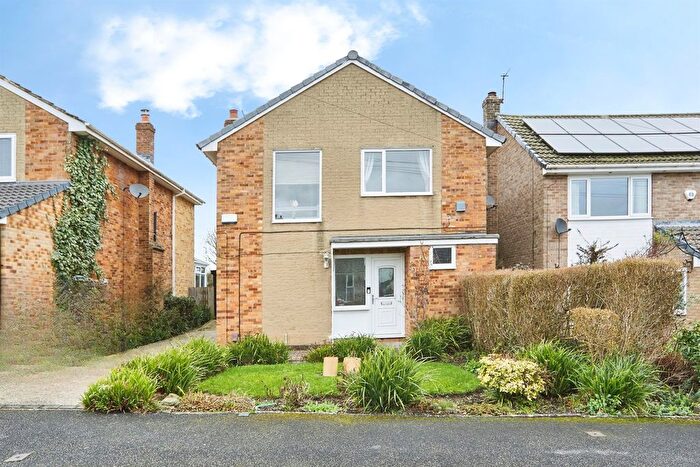 3 Bedroom Detached House For Sale In Arran Drive, Horsforth, Leeds, LS18