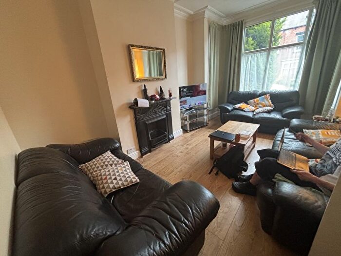 5 Bedroom Property To Rent In Newport Gardens, Headingley, Leeds, LS6