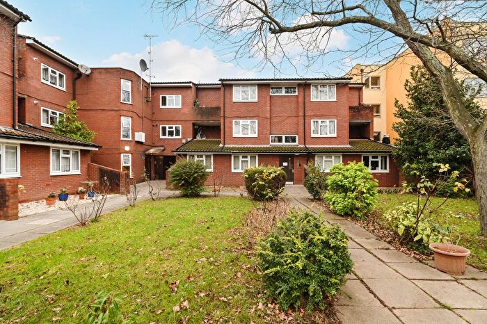 1 Bedroom Flat For Sale In Willesden Lane, London, NW6