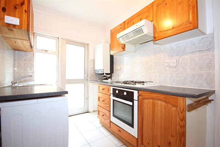 2 Bedroom Flat To Rent In Burns Road, Harlesden, NW10