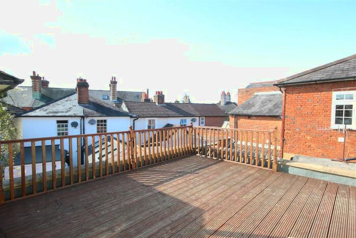 3 Bedroom Flat To Rent In Stoke Road, Guildford, GU1