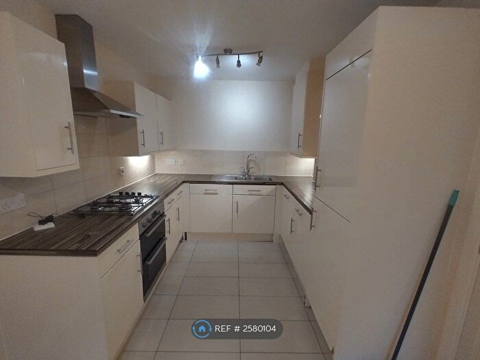 3 Bedroom Semi-Detached House To Rent In Amersham Park Road, Salford, M6