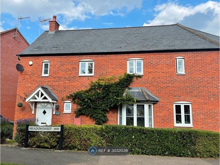 3 Bedroom Semi-detached House To Rent In Meadowsweet Way, Banbury, OX16