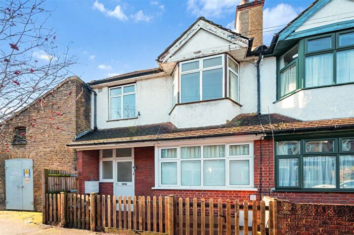 2 Bedroom Flat For Sale In Grove Road, Wimbledon, SW19
