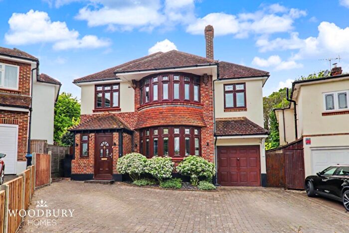 4 Bedroom Detached House For Sale In Starling Close, Buckhurst Hill, IG9