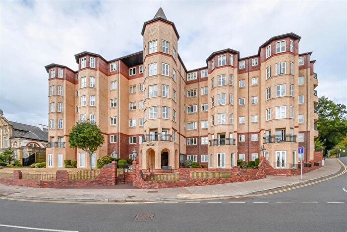 2 Bedroom Apartment For Sale In The Esplanade, Penarth, CF64