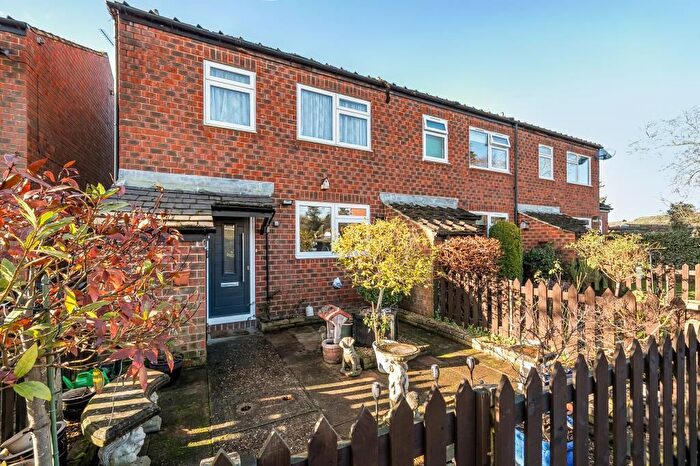 3 Bedroom End Terrace House For Sale In Chobham, Surrey, GU24