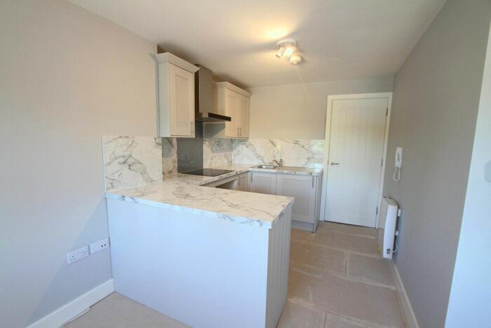 2 Bedroom Flat To Rent In West Street, Banbury, Oxon, OX16