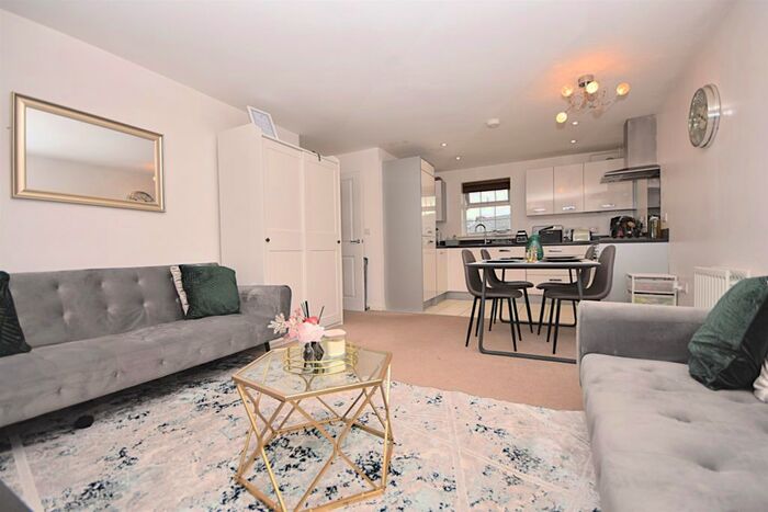 2 Bedroom Flat To Rent In Proclamation Avenue, Rothwell, Kettering, NN14