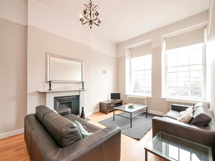 2 Bedroom Flat To Rent In Union Place, Edinburgh, EH1