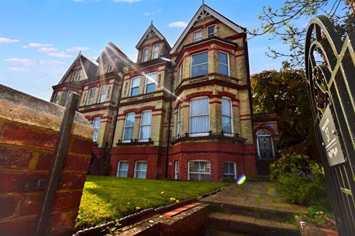 2 Bedroom Flat To Rent In Silverdale Road, Eastbourne, BN20