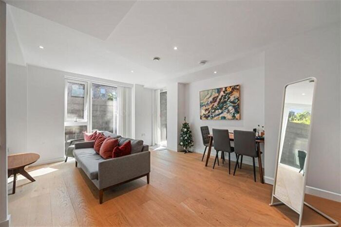 1 Bedroom Apartment To Rent In Emerson Court A, Rodney Street, N1