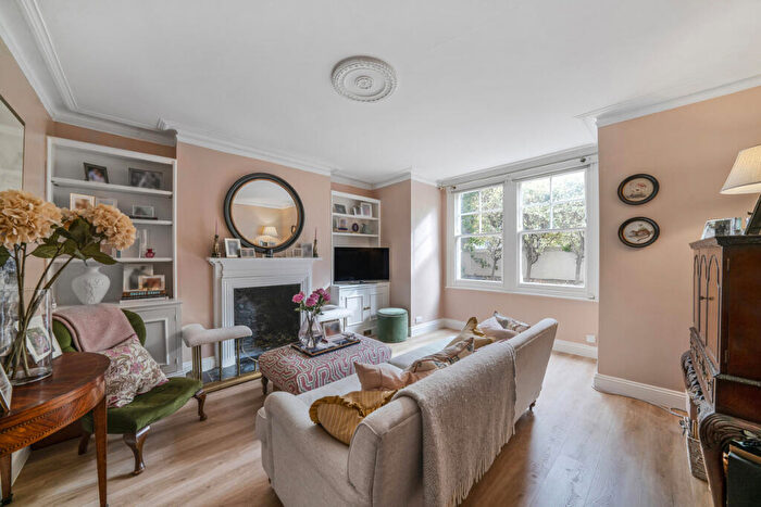2 Bedroom Flat For Sale In Winders Road, London, SW11