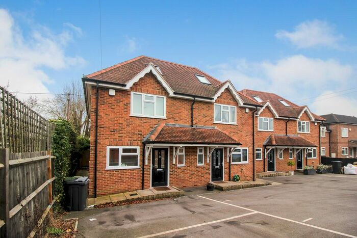 3 Bedroom Semi-Detached House For Sale In Bath Road, Padworth, Reading, RG7