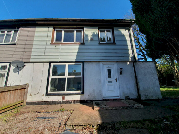 3 Bedroom Semi-Detached House To Rent In Goldsmith Avenue, Salford, M5