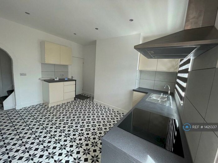 3 Bedroom Terraced House To Rent In Athelstane Road, Conisbrough, Doncaster, DN12