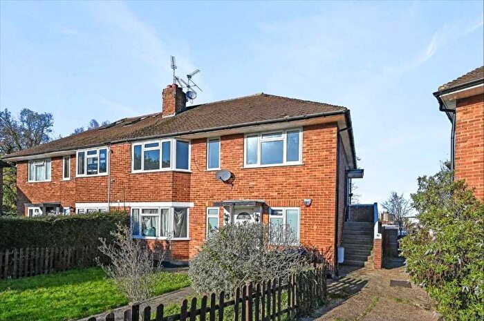 2 Bedroom Flat To Rent In Hathaway Gardens, Ealing, Ealing, W13