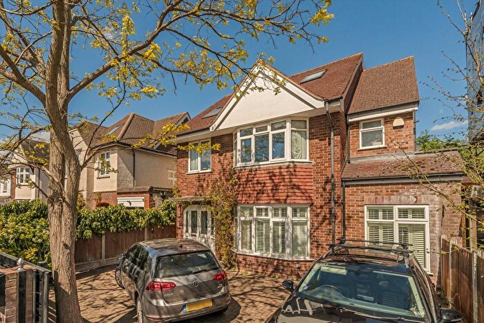 5 Bedroom Property To Rent In Riverside Close, Kingston, KT1