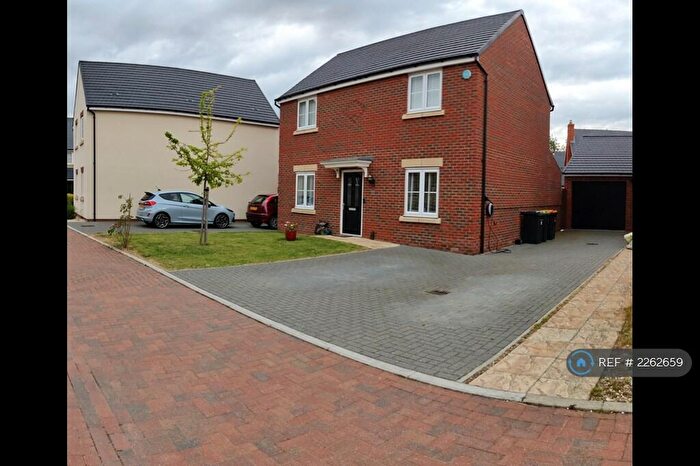 4 Bedroom Detached House To Rent In Glen Grove, Bedford, MK40