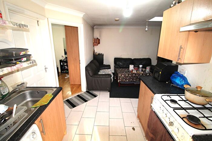 2 Bedroom Flat To Rent In Monmouth Road, Hayes, UB3