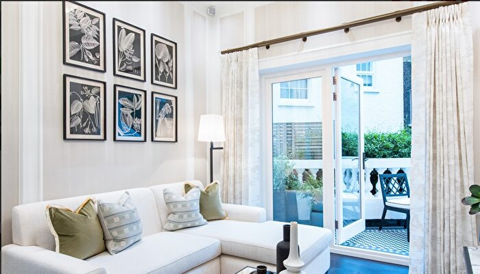 2 Bedroom Flat To Rent In Prince Of Wales Terrace, London, W8