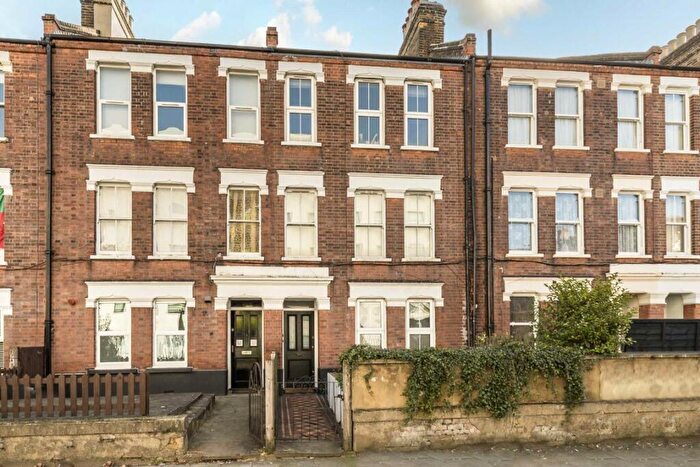 2 Bedroom Flat To Rent In Coldharbour Lane, Camberwell, SE5