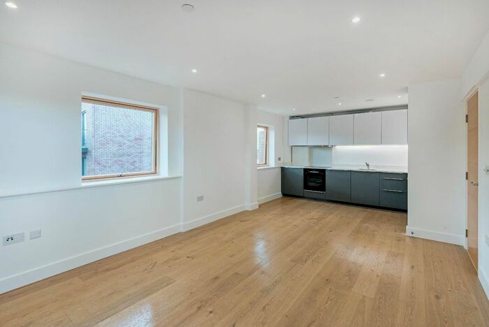 2 Bedroom Flat To Rent In Kingsland Road, Shoreditch, E2