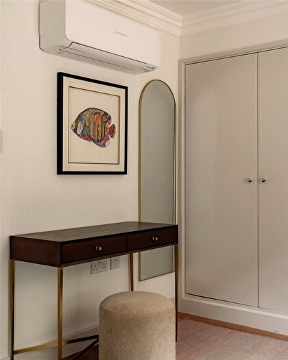 2 Bedroom Flat To Rent In Beaufort Gardens, Chelsea, SW3