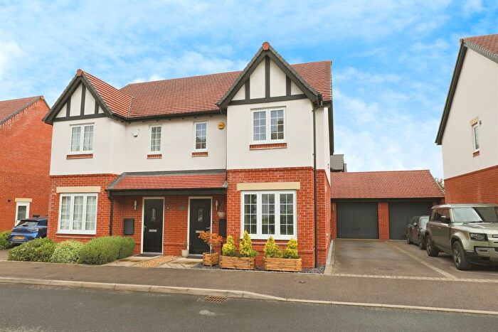 3 Bedroom Semi-Detached House For Sale In Hutton Road, Kineton, Warwick, CV35