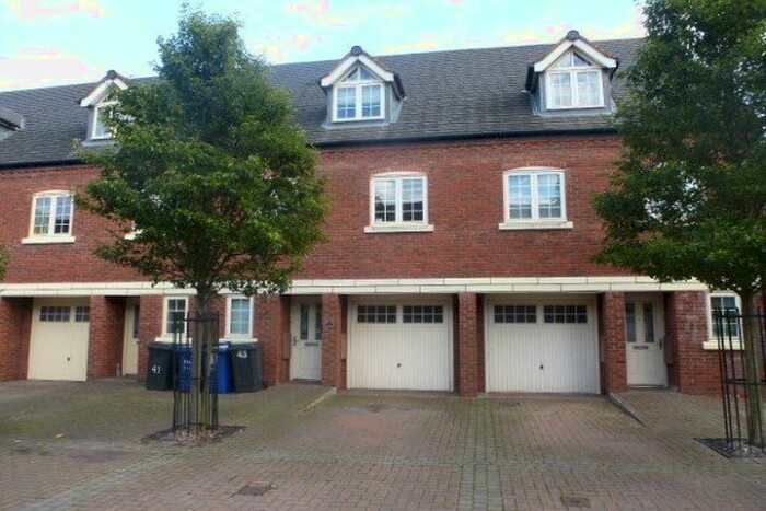5 Bedroom Property To Rent In Tiger Court, Burton-On-Trent, DE14