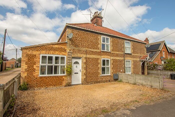 3 Bedroom Semi-Detached House For Sale In Lodge Lane, Snettisham, PE31