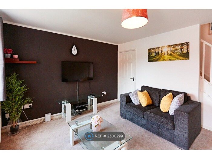 3 Bedroom Semi-Detached House To Rent In Westmorland Court, Leeds, LS15