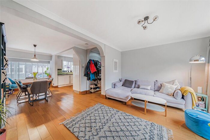 2 Bedroom Semi-Detached House For Sale In Minniedale, Surbiton, KT5