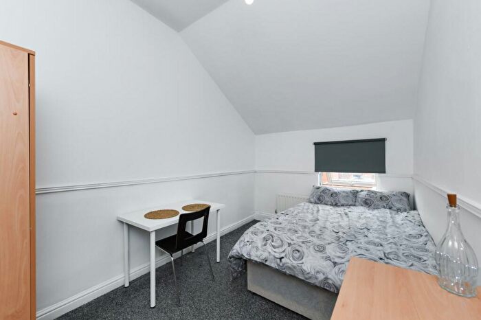 4 Bedroom Flat To Rent In Foxhall Road, Nottingham, NG7