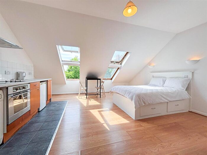Studio To Rent In Battersea Park Road, Battersea, SW11