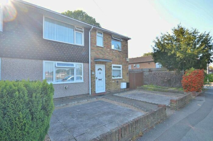 2 Bedroom Maisonette To Rent In Wood End Green Road, Hayes, UB3