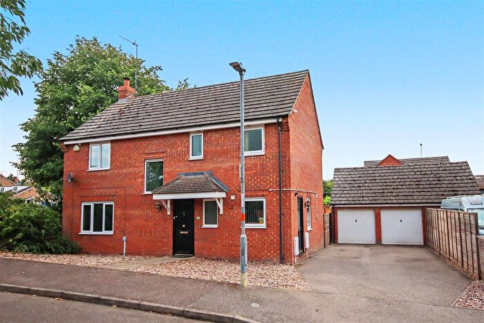 4 Bedroom Detached House For Sale In , Saxonlea Close, Rushden, NN10